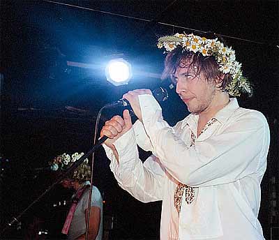 2003. gadā grupa «Mumiy Troll» uzstājās Jelgavā, klubā «Tonuss» pāris dienas pirms saulgriežiem – 20. jūnijā.